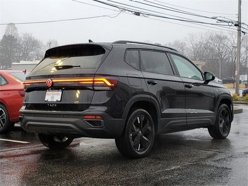New 2026 Volkswagen Taos SE image 3