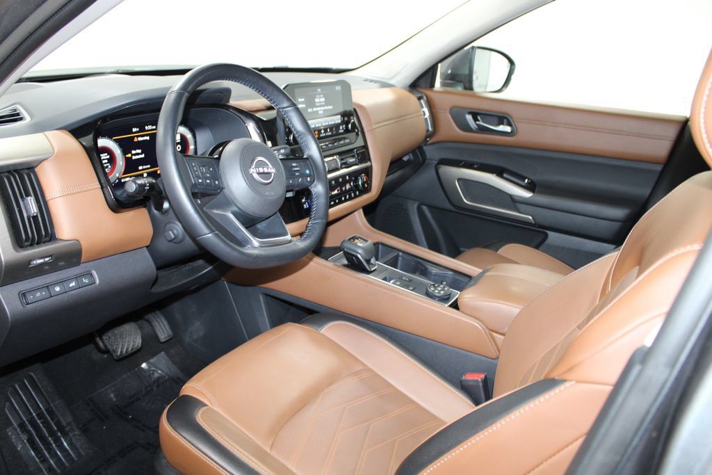 Used 2023 Nissan Pathfinder Platinum AWD/4WD image 15