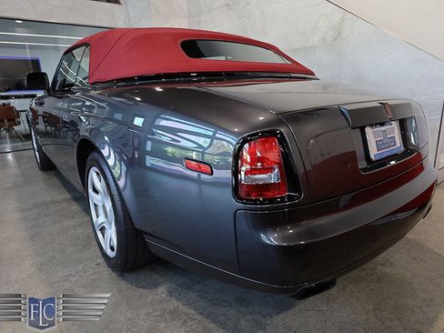 Used 2017 Rolls-Royce Phantom Drophead Coupe RWD image 52