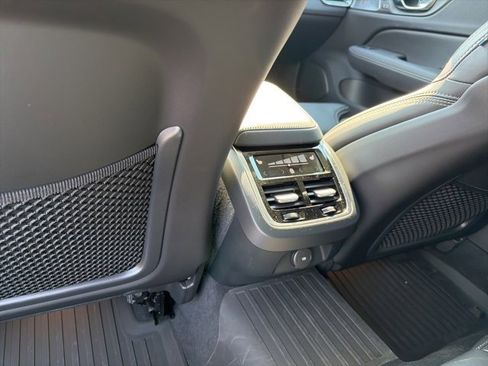 Certified 2025 Volvo V60 B5 Cross Country Ultra w/ Protection Package Premier image 11