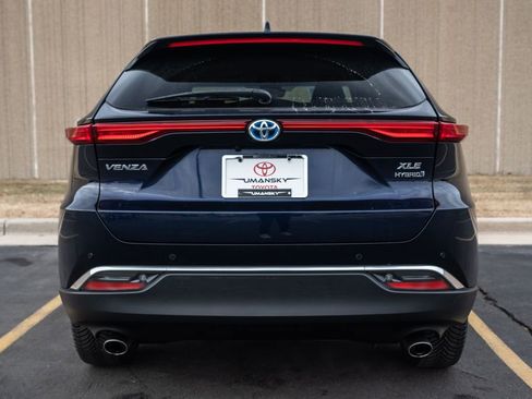 Used 2022 Toyota Venza XLE image 8