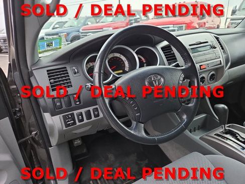 Used 2011 Toyota Tacoma 4x4 Double Cab w/ TRD Sport Pkg w/JBL Audio image 8