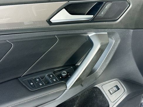 Used 2022 Volkswagen Tiguan SE FWD image 24