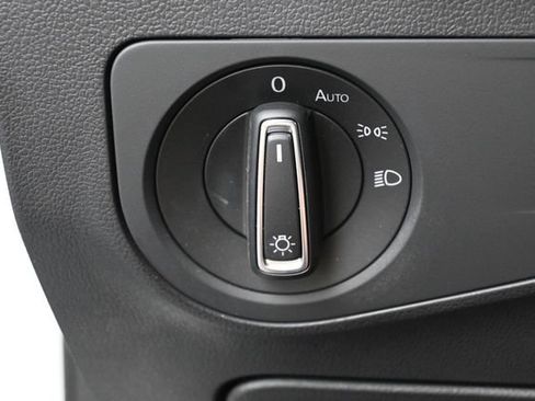Used 2023 Volkswagen Tiguan SE w/ Panoramic Sunroof Package FWD image 15