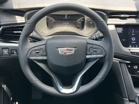 New 2025 Cadillac XT6 Luxury image 11