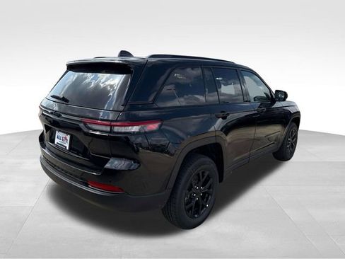 New 2025 Jeep Grand Cherokee Altitude RWD image 24