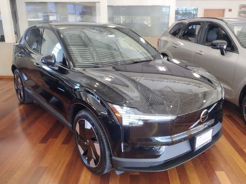 New 2025 Volvo EX30 Plus w/ Protection Package Premier image 4