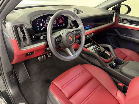 Used 2026 Porsche Cayenne S AWD/4WD image 4