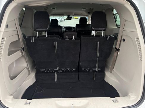 Used 2022 Chrysler Pacifica Touring-L FWD image 34