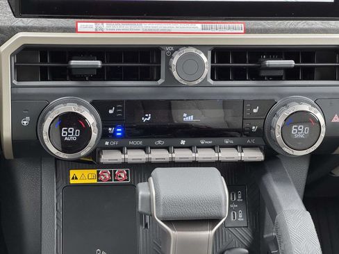 Used 2026 Toyota Tacoma Limited AWD/4WD image 5