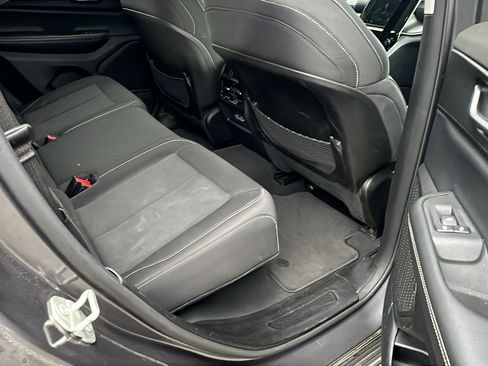 Used 2024 Jeep Grand Cherokee Laredo image 21