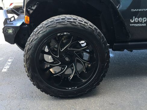 Used 2020 Jeep Wrangler Unlimited Sahara w/ Uconnect 4C Nav & Sound Group AWD/4WD image 40