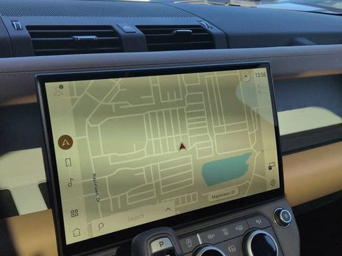 New 2026 Land Rover Defender 130 X-Dynamic SE image 32