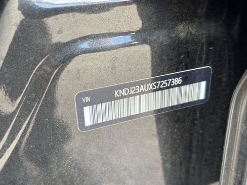 Used 2025 Kia Soul LX w/ LX Technology Package FWD image 28
