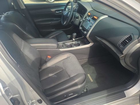 Used 2015 Nissan Altima 3.5 SL FWD image 16