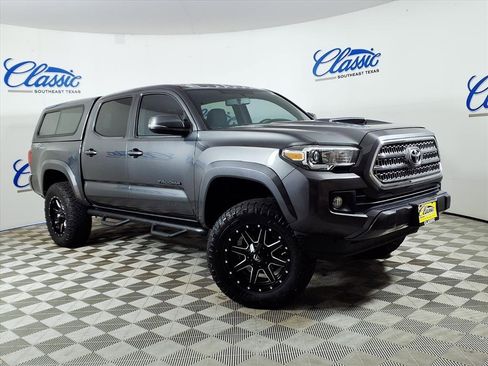Used 2016 Toyota Tacoma TRD Sport image 1