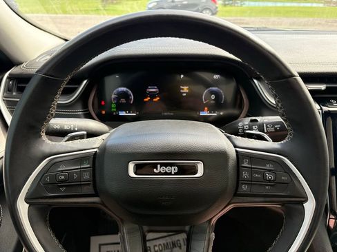Used 2023 Jeep Grand Cherokee L Limited w/ Luxury Tech Group II AWD/4WD image 25