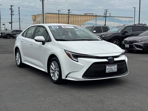 Certified 2025 Toyota Corolla LE w/ LE Premium Package FWD image 1