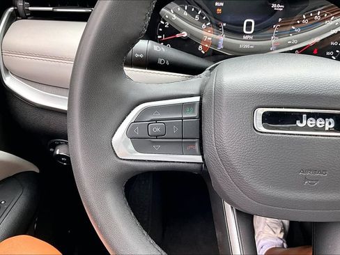 Used 2025 Jeep Compass Limited AWD/4WD image 10