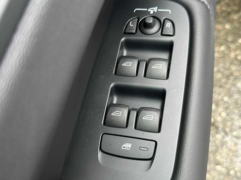 Used 2025 Volvo XC60 B5 Core w/ Protection Package Premier image 21