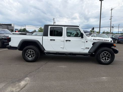 Used 2024 Jeep Gladiator Rubicon w/ Convenience Group AWD/4WD image 6