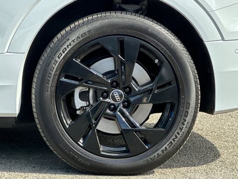 Used 2022 Audi e-tron Premium image 26