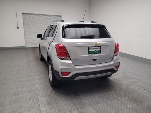 Used 2022 Chevrolet Trax LT FWD image 6