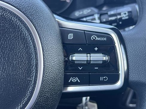 Used 2023 Kia Sorento LX image 10