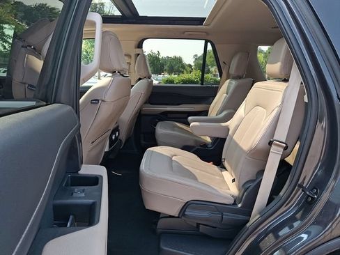 Used 2024 Ford Expedition Limited RWD image 12