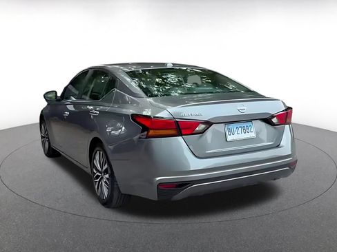 Used 2025 Nissan Altima 2.5 SV FWD image 11