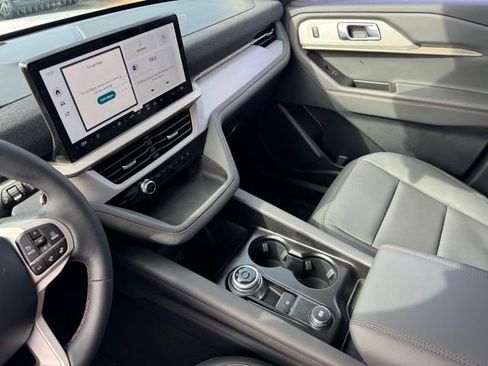 New 2026 Ford Explorer Active w/ Active Comfort Package image 15