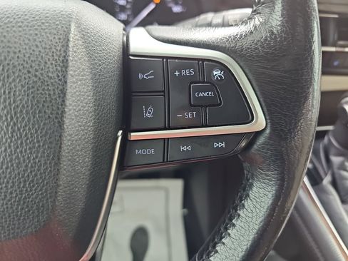 Used 2021 Toyota Sienna XLE image 24