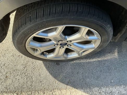 Used 2019 Ford Escape Titanium image 10