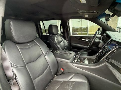 Used 2017 Cadillac Escalade ESV Platinum image 18