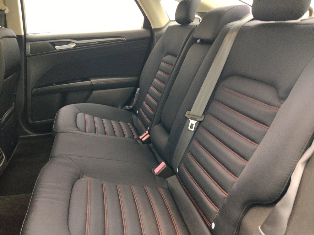 Used 2015 Ford Fusion SE w/ Equipment Group 201A FWD image 18