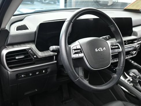 Used 2025 Kia Telluride EX w/ EX Captain's Chair Package FWD image 15