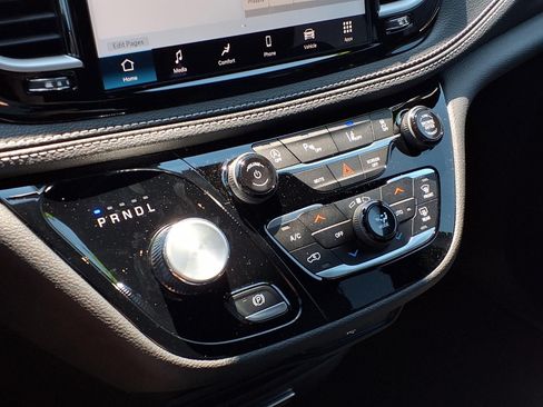 New 2026 Chrysler Pacifica Select FWD image 5