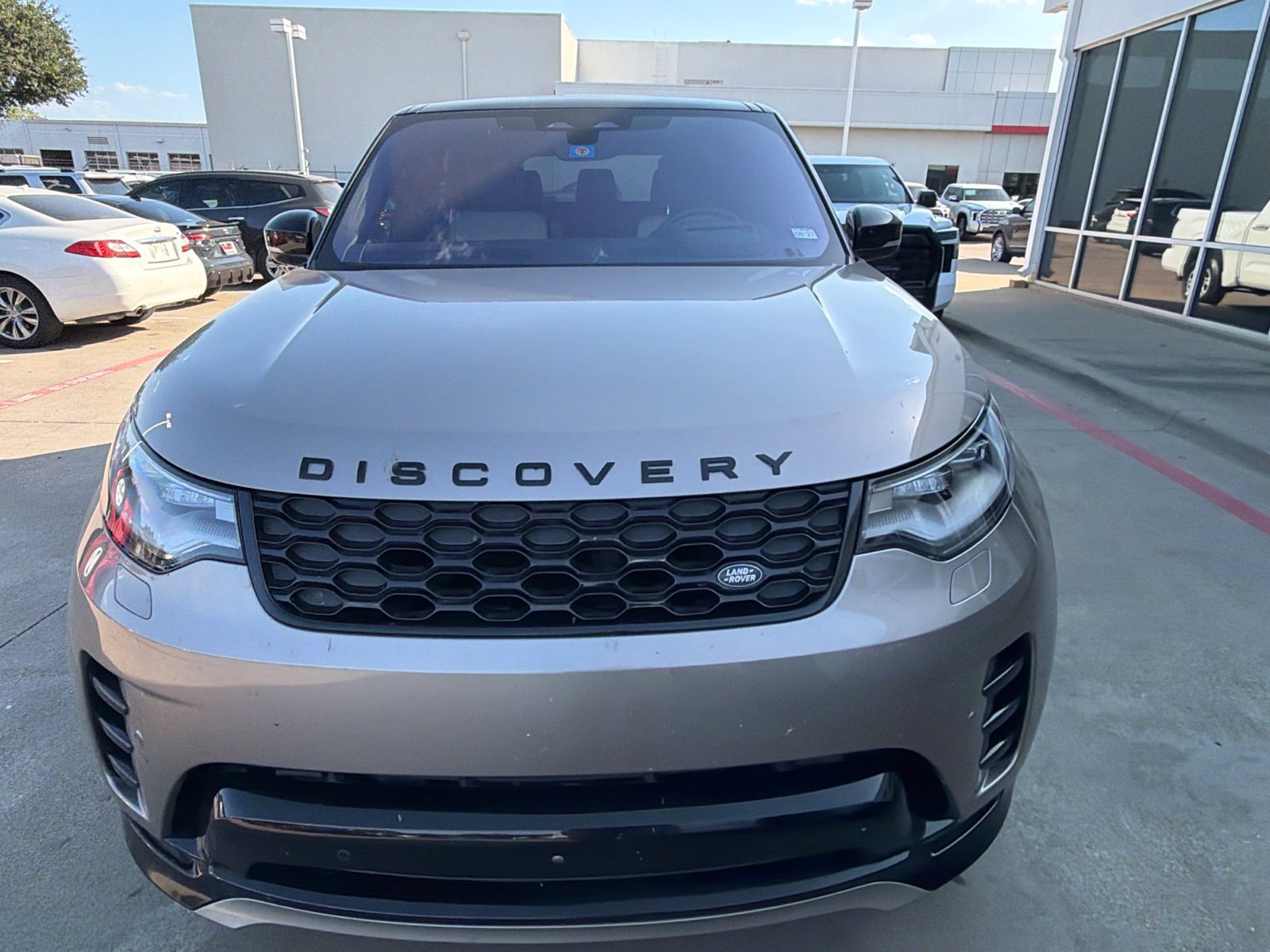 Used 2021 Land Rover Discovery HSE R-Dynamic AWD/4WD image 3