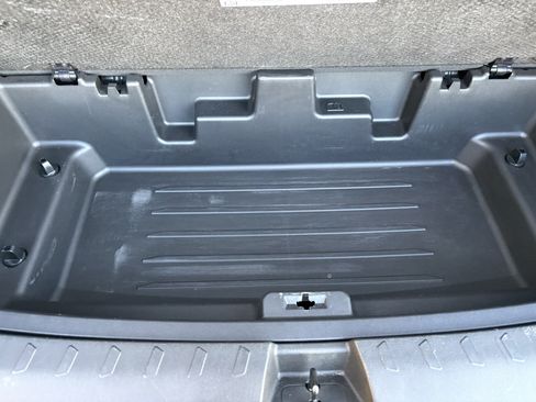Used 2023 Chevrolet Traverse LT FWD image 30