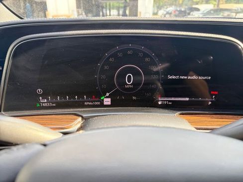 Used 2021 Cadillac Escalade Premium Luxury RWD image 9