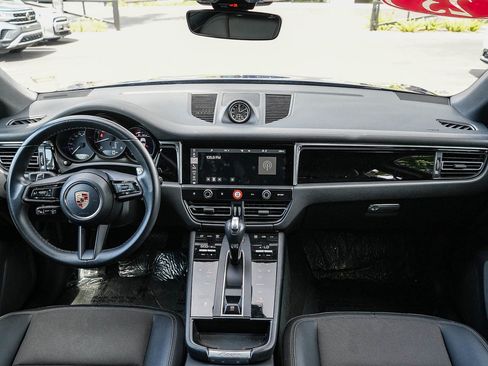 Used 2023 Porsche Macan image 12