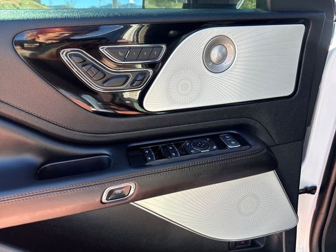 Used 2023 Lincoln Aviator Reserve w/ Equipment Group 201A image 17
