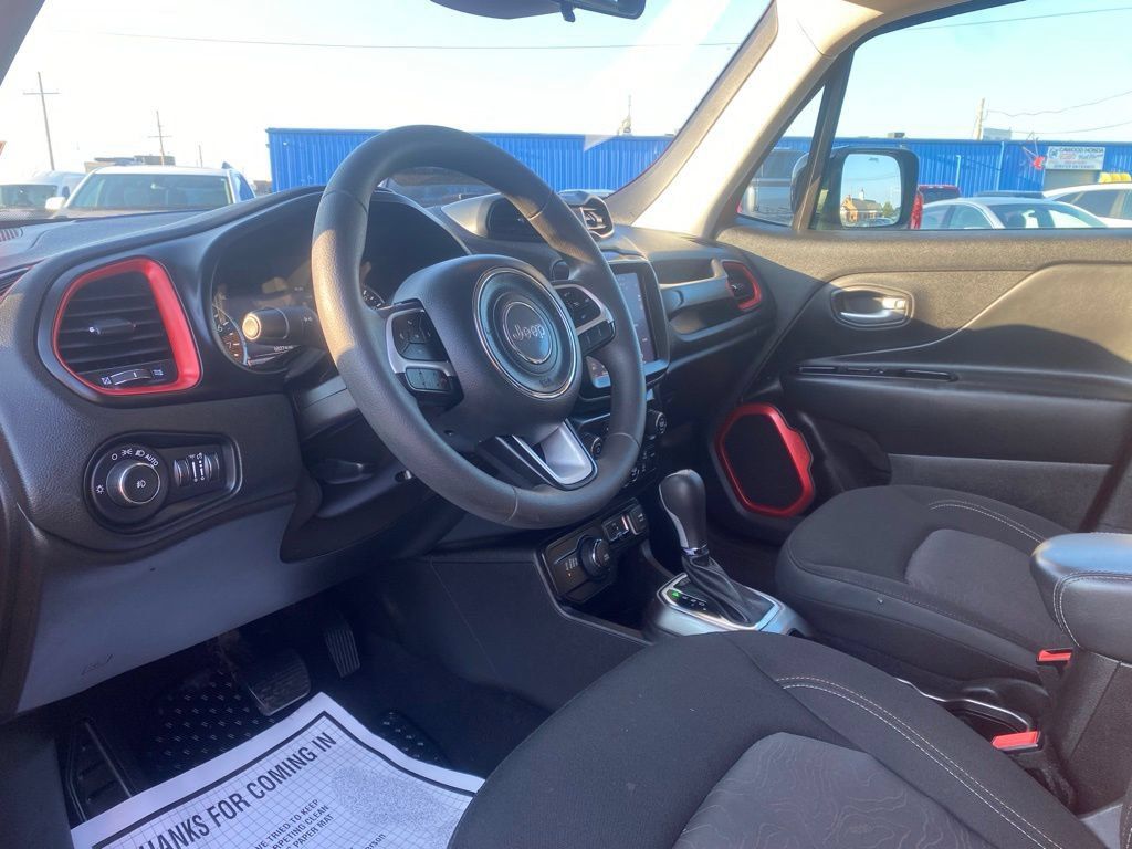 Used 2023 Jeep Renegade Latitude AWD/4WD image 9