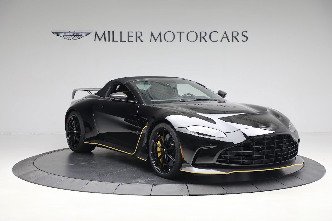 Used 2023 Aston Martin V12 Vantage Roadster RWD image 18
