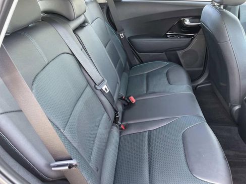 Used 2022 Kia Niro EX Premium image 33