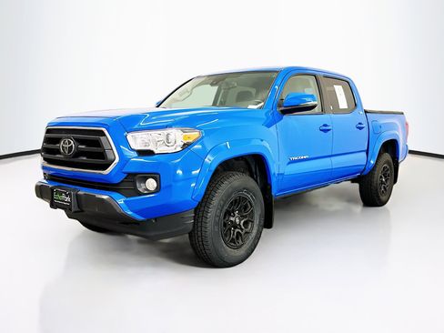 Used 2020 Toyota Tacoma SR5 AWD/4WD image 3