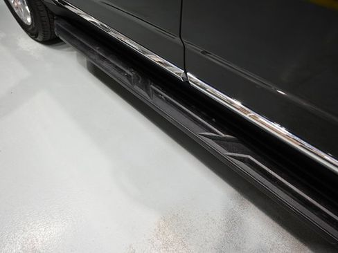 Used 2022 GMC Yukon SLT w/ SLT Premium Package image 29