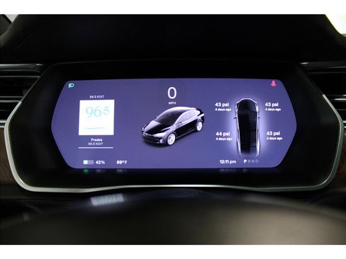 Used 2017 Tesla Model X 75D image 28