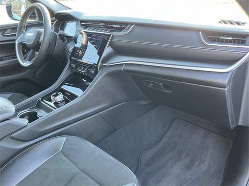 Used 2024 Jeep Grand Cherokee Altitude image 23