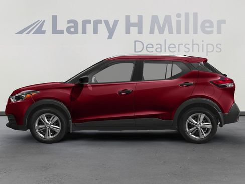 Used 2020 Nissan Kicks SV image 3